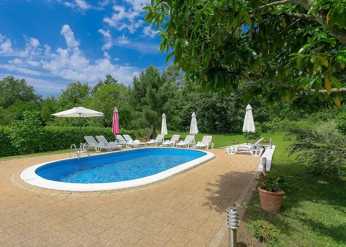 Lucija By Interhome Vinež