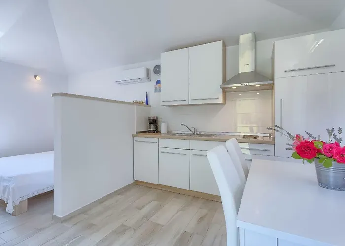 Lucija By Interhome Feriehus Vinež