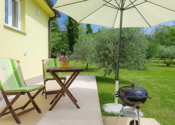 Lucija By Interhome Vinež